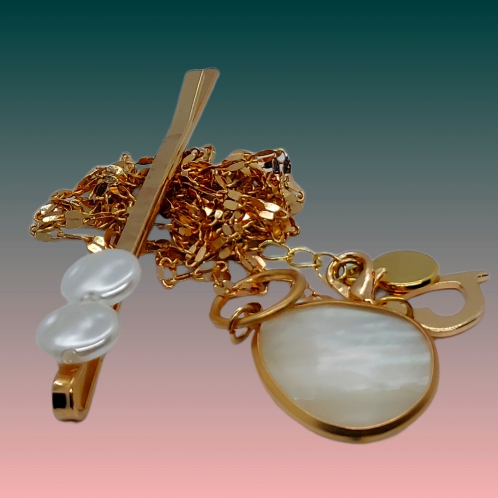 HAIR PIN & NECKLACE